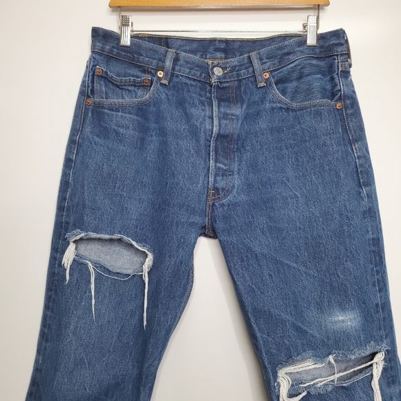 VINTAGE LEVI'S 501 Classic Ripped Denim Blue Button Fly Jeans Size 34 x 30 - Picture 2 of 12